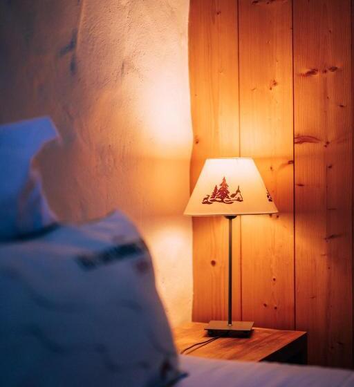 اتاق استاندارد سه تخته با بالکن, Chalet Hôtel Gai Soleil