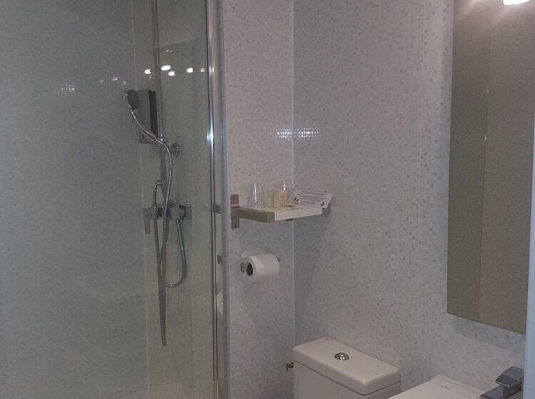 חדר סטנדרט, Logis Hotel Restaurant De L Abbaye