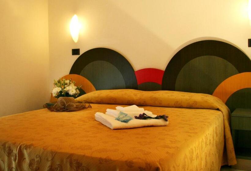 标准三人间, Excelsior