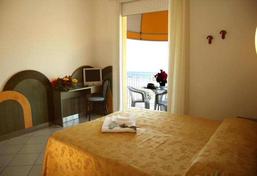 标准三人间, Excelsior