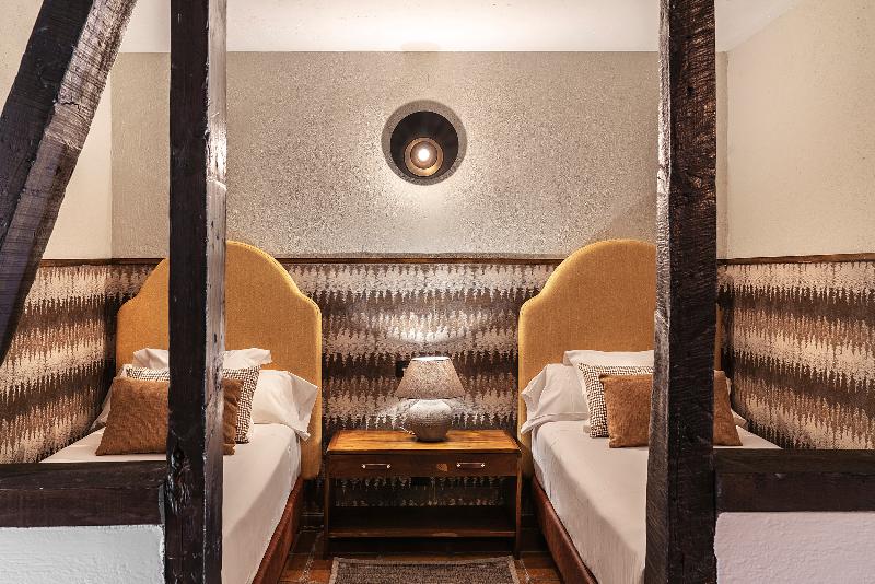 מיטת קינג בסוויטה, Holiday Inn Express Davis University Area, An Ihg