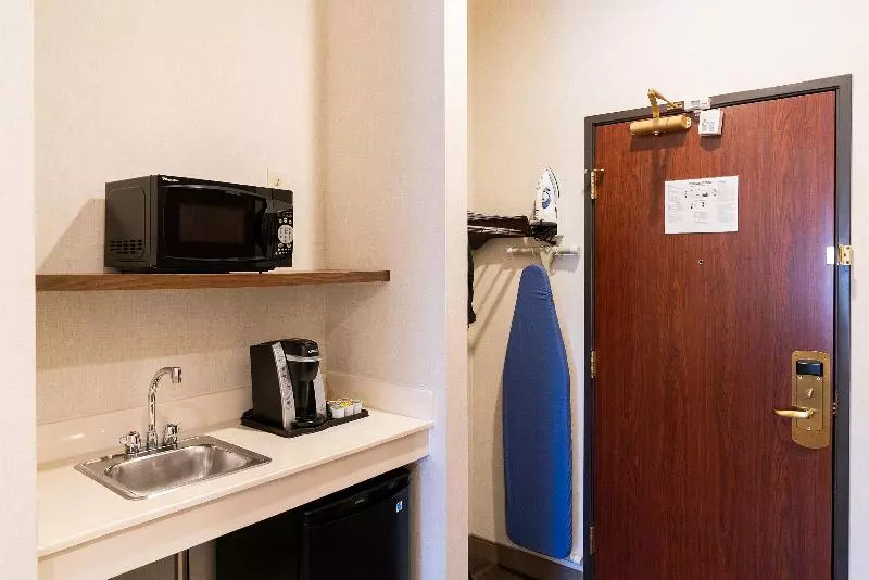 اتاق لوکس, Holiday Inn Express Davis University Area, An Ihg