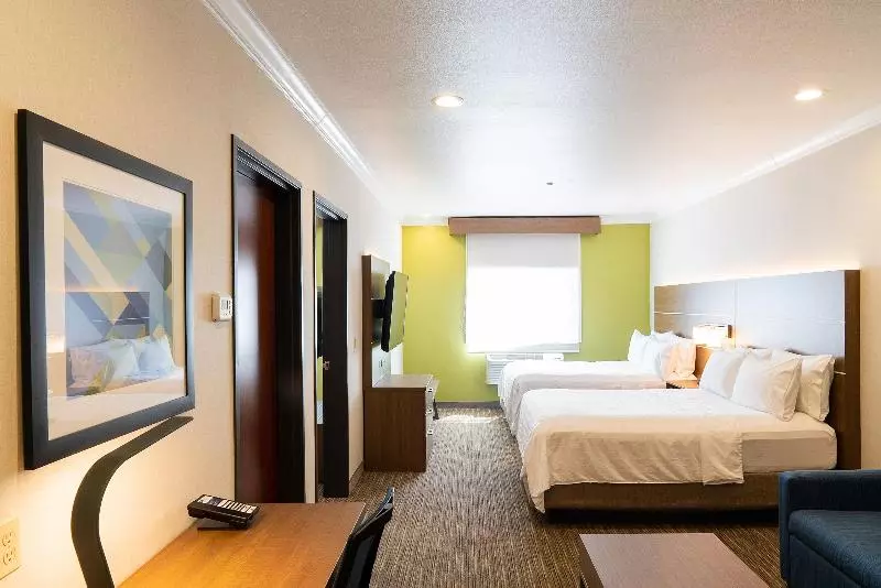 سوییت, Holiday Inn Express Davis University Area, An Ihg