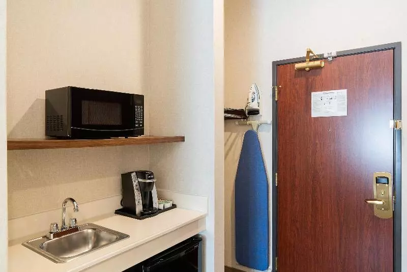سوییت, Holiday Inn Express Davis University Area, An Ihg