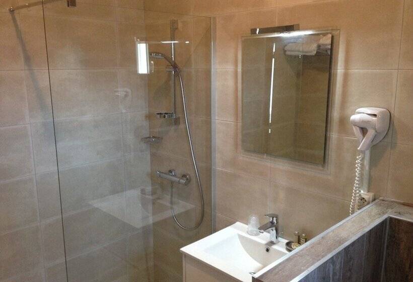 标准三人间, Hôtel Restaurant L Ecailler