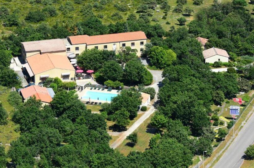 컴포트 트리플 룸, Hôtel Les Persèdes