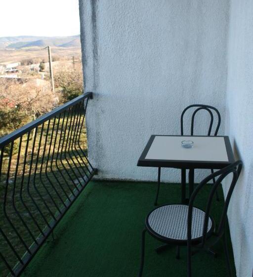 컴포트 트리플 룸, Hôtel Les Persèdes