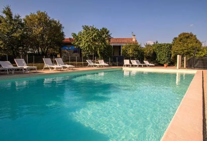 Talo 2 Makuuhuonetta, Hôtel Les Persèdes