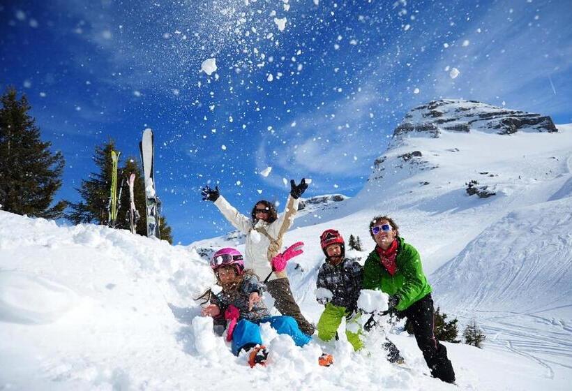 Семейный Номер, Hôtel Les Triolets