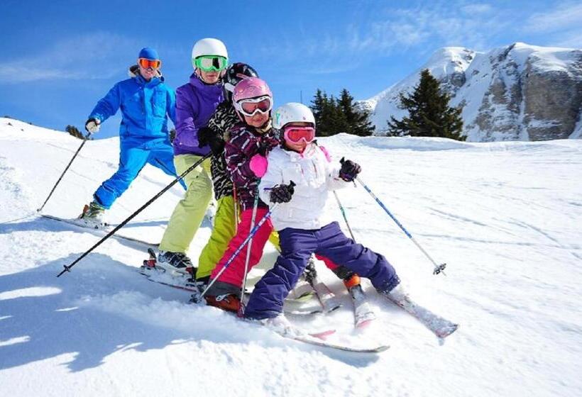 Семейный Номер, Hôtel Les Triolets