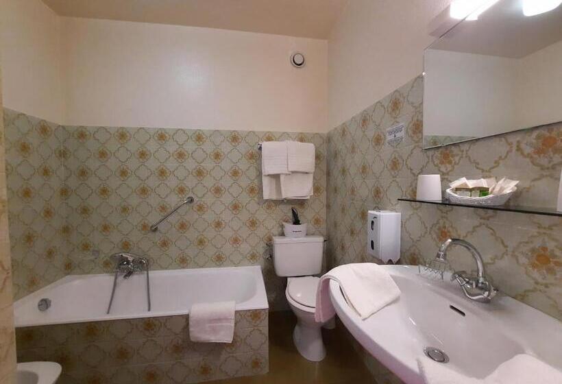 Семейный Номер, Hôtel Les Triolets