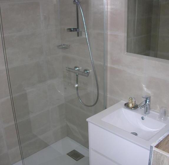 标准三人间, Hôtel Restaurant L Ecailler