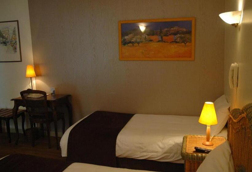 标准三人间, Hôtel Restaurant L Ecailler