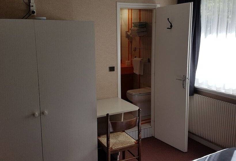 חדר סטנדרט לשלושה, Hôtel Restaurant Le Moulin Du Plain