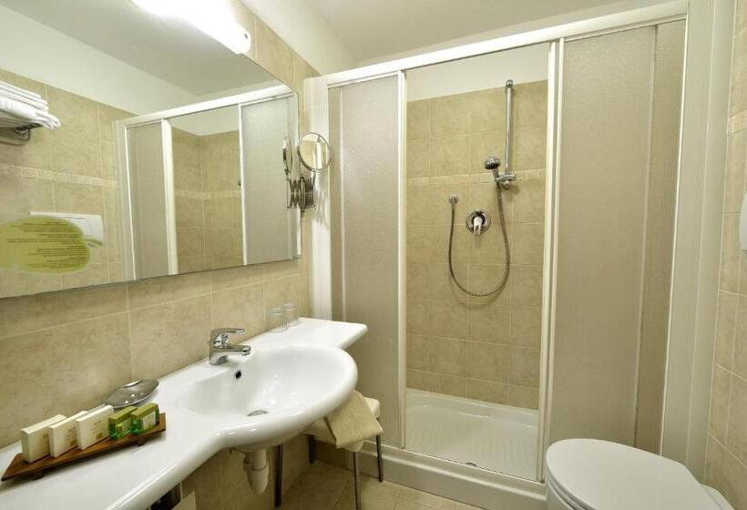 高级大房间, Liliana Diano Marina