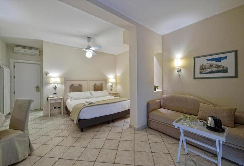 带露台的小型套房, Liliana Diano Marina