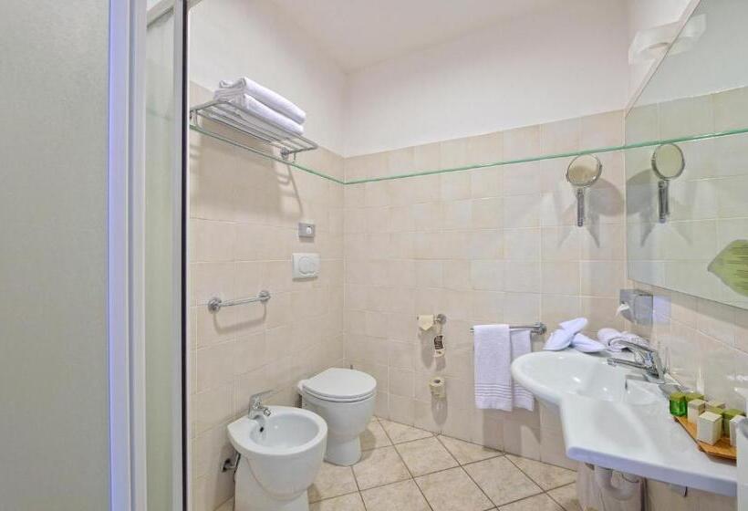 带露台的小型套房, Liliana Diano Marina