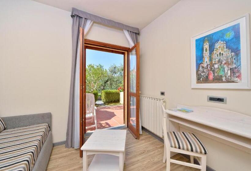 园景豪华三人间, Liliana Diano Marina