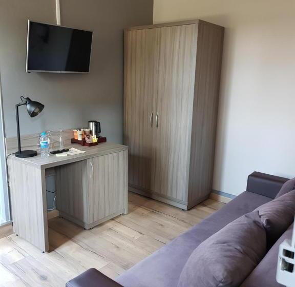 Четырехместный Номер Стандарт, Logis Château De La Motte Hôtel & Restaurant