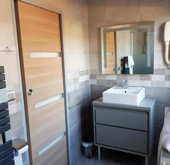 スタンダード4人部屋, Logis Château De La Motte Hôtel & Restaurant