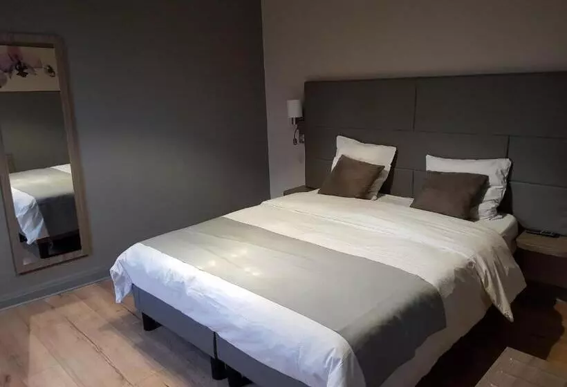 スタンダード4人部屋, Logis Château De La Motte Hôtel & Restaurant