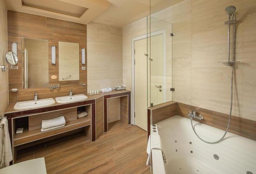 Люкс, Mamaison Hotel Andrassy Budapest