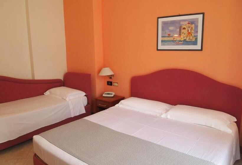 Pokój Trzyosobowy Klasyczny, Piccolo