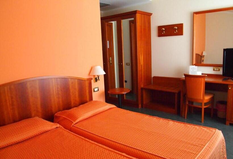 Pokój Klasyczny, Piccolo