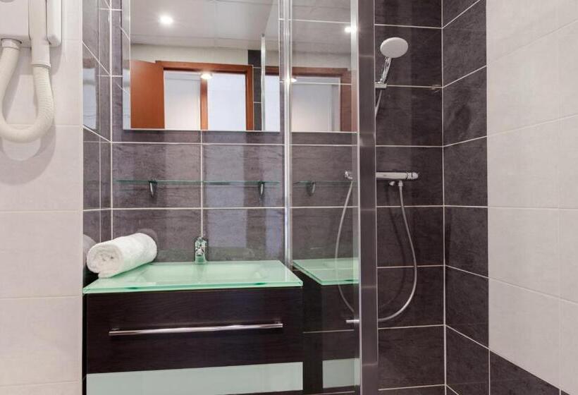 スタンダードトリプルルーム, The Originals City, Hôtel Castel Burgond, Dijon Ouest