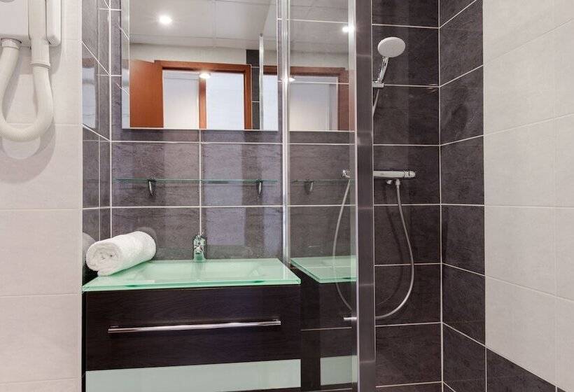 スタンダードトリプルルーム, The Originals City, Hôtel Castel Burgond, Dijon Ouest