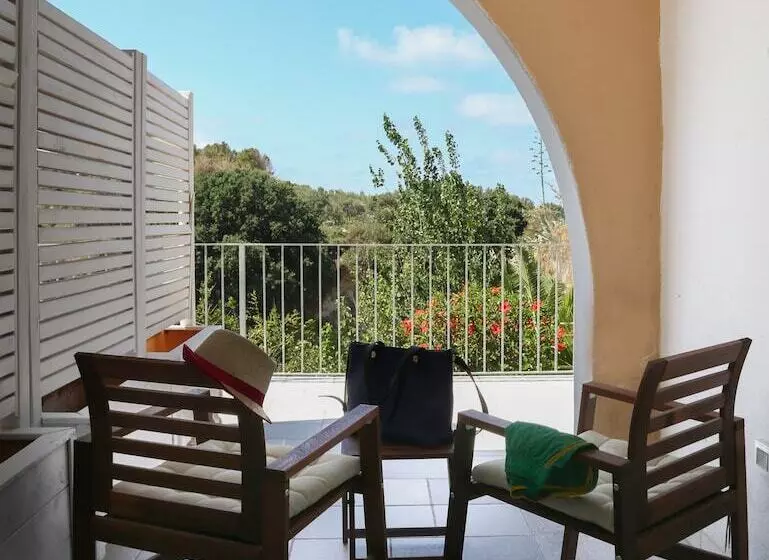 اتاق سوپریور با چشم‌انداز جانبی دریا, Torre Sant'angelo