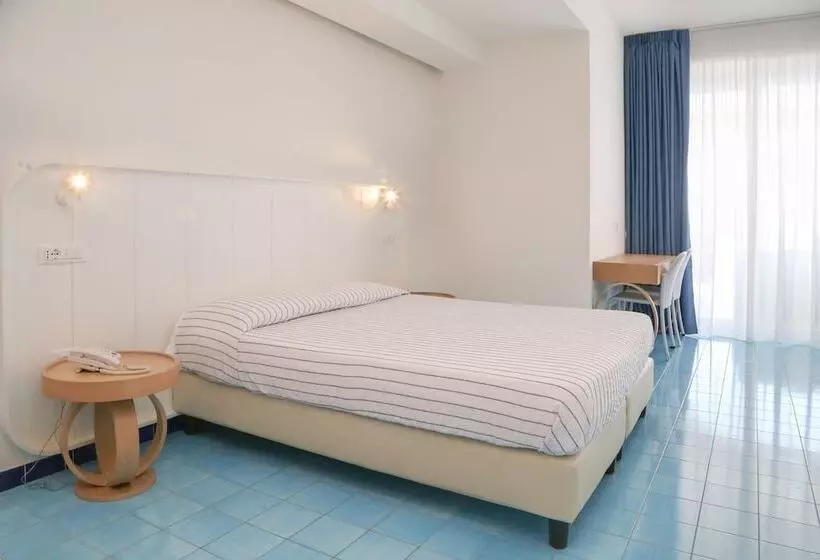 اتاق لوکس با چشم‌انداز دریا, Torre Sant'angelo