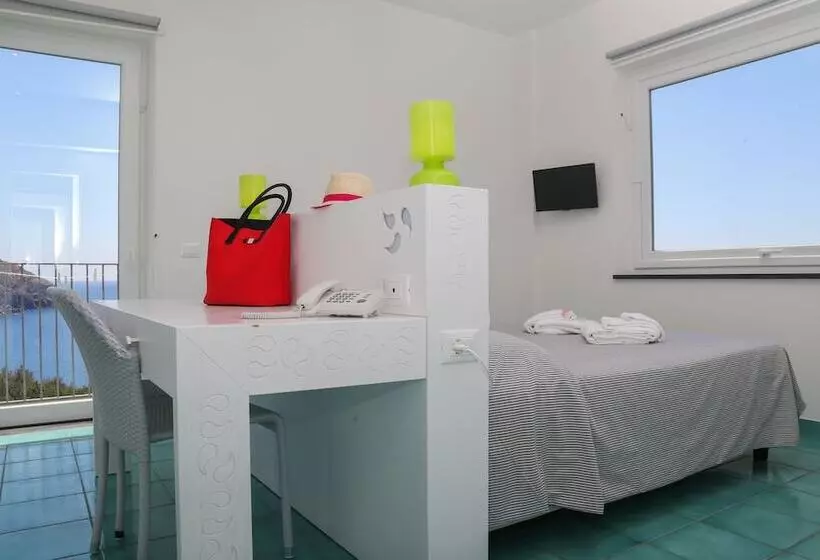 اتاق لوکس با چشم‌انداز دریا, Torre Sant'angelo