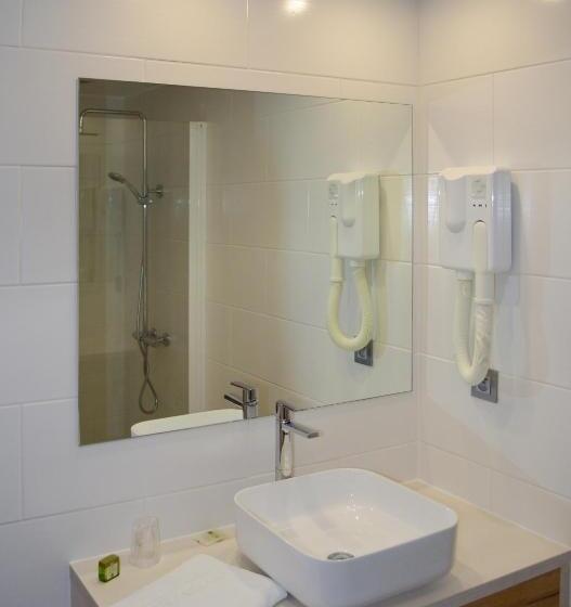 חדר סטנדרט לשלושה, Logis Clermotel   Hôtel & Restaurant