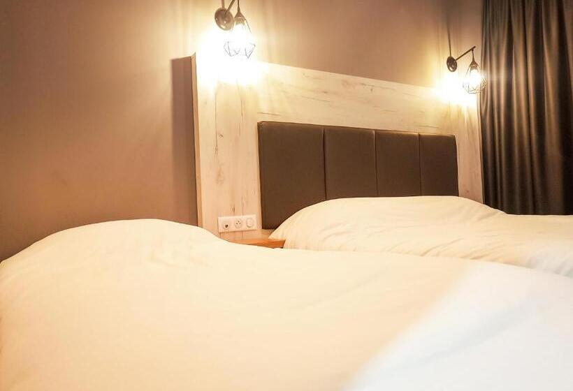 חדר סטנדרט לשלושה, Logis Clermotel   Hôtel & Restaurant