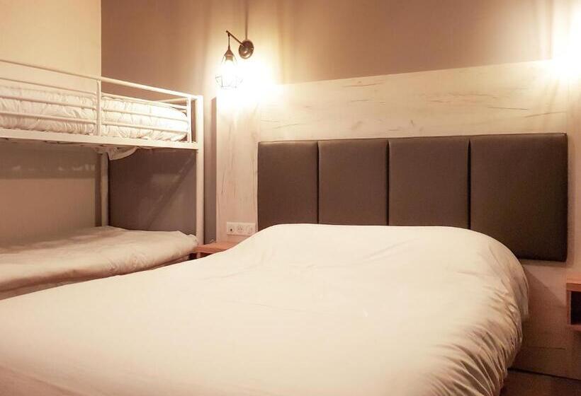 Четырехместный Номер Стандарт, Logis Clermotel   Hôtel & Restaurant