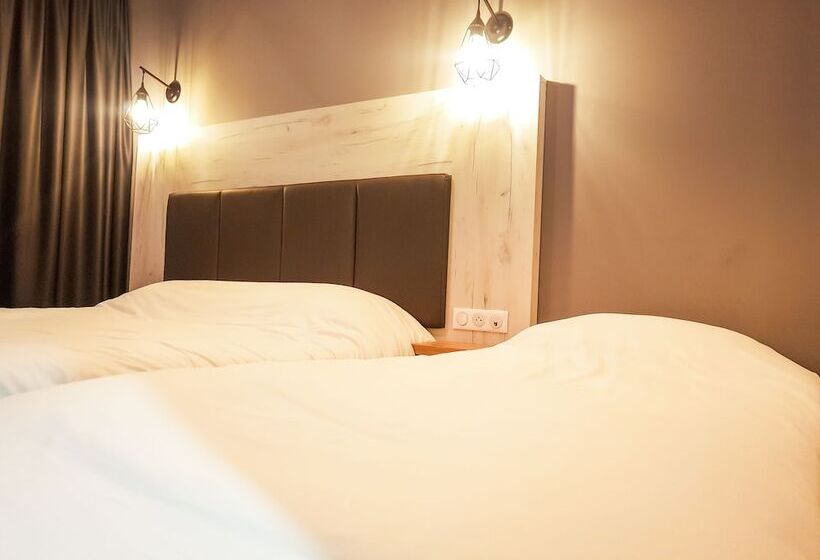 חדר סטנדרט לשלושה, Logis Clermotel   Hôtel & Restaurant