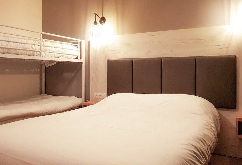 Семейный Номер, Logis Clermotel   Hôtel & Restaurant