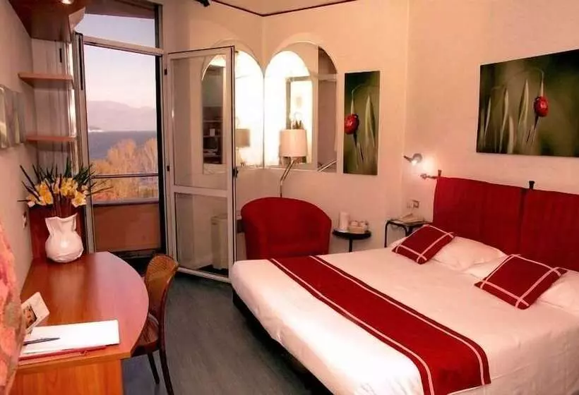 Comfort Kolmen Hengen Huone, Wellness & Beauty Hotel Conca Azzurra