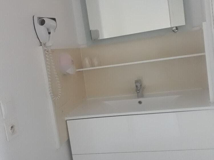 四人标准间, B Hotel Troyes Aéroport