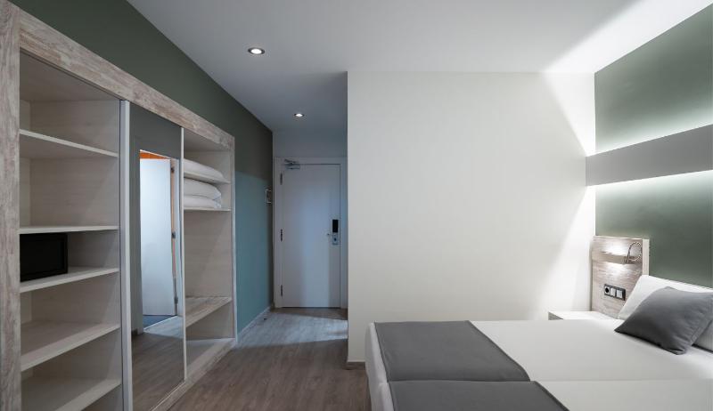 Номер Стандарт Трехместный, B Hotel Troyes Aéroport