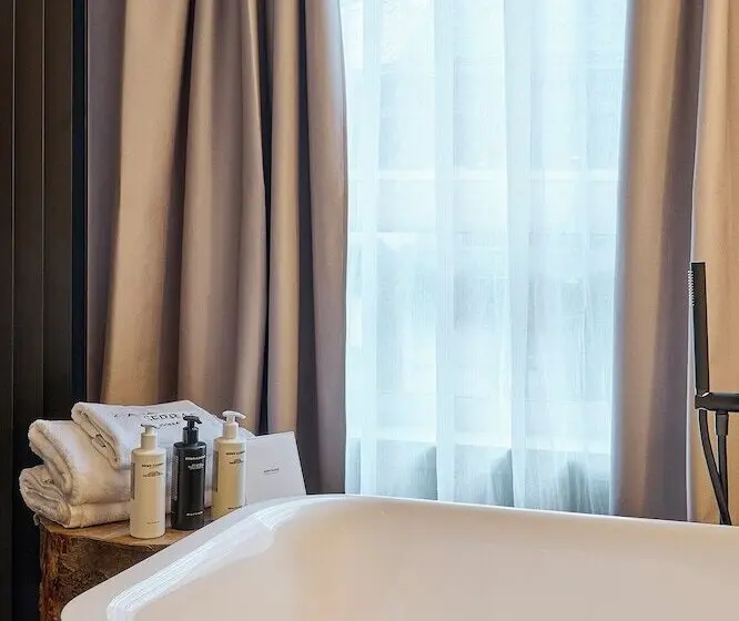 سوییت جونیور, Casa Serras Andorra