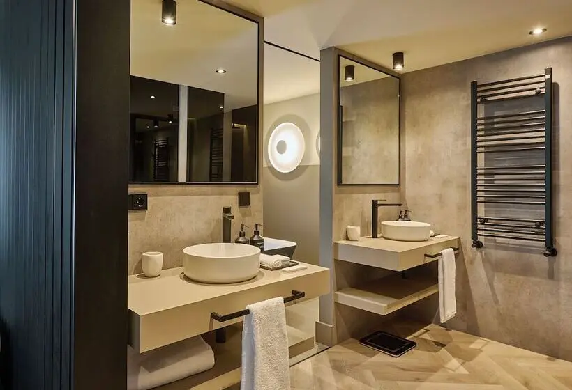 سوییت جونیور, Casa Serras Andorra