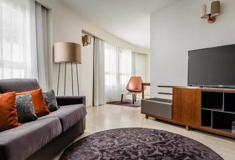 سوییت جونیور, Casa Serras Andorra