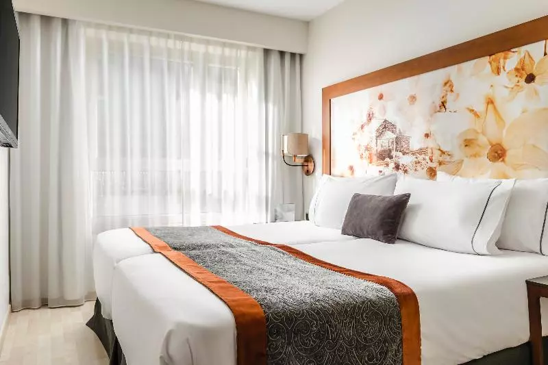 اتاق لوکس, Casa Serras Andorra