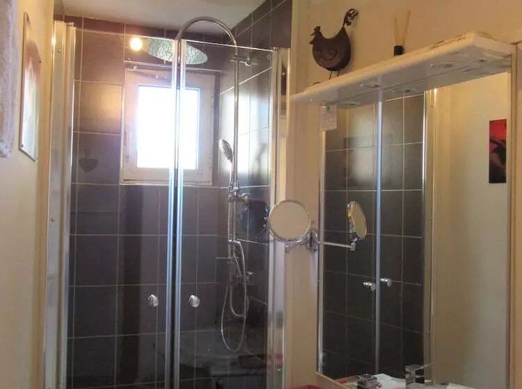 اتاق راحتی, Logis Hôtel Des Causses