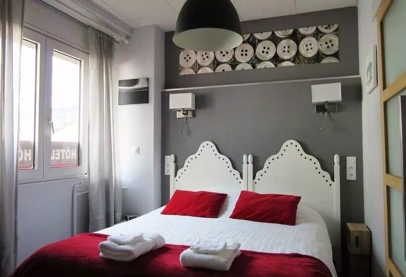 اتاق راحتی سه تخته, Logis Hôtel Des Causses