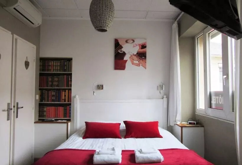 اتاق راحتی سه تخته, Logis Hôtel Des Causses