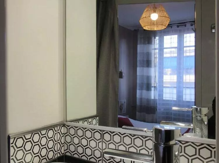 اتاق استاندارد یک نفره, Logis Hôtel Des Causses
