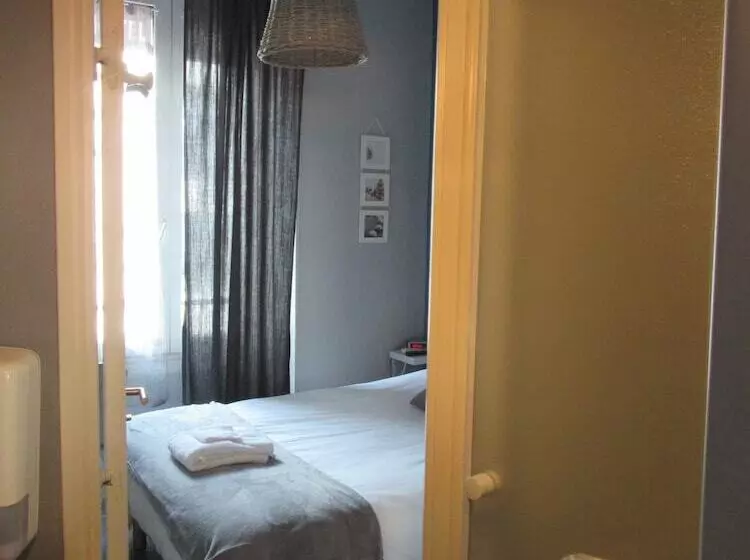 اتاق استاندارد یک نفره, Logis Hôtel Des Causses